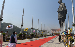 Illustration for article titled Statue Of Unity | The World’s Tallest Statue, 182 Metres